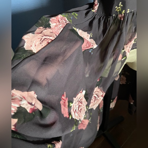 Sheer Floral Short Sleeve Duster - Picture 6 of 7